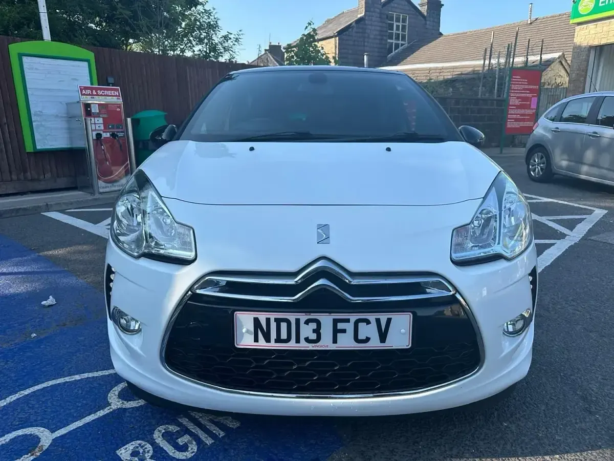 Używany Citroën DS3 110 KM (80 kW) 2013 Biały Hatchback