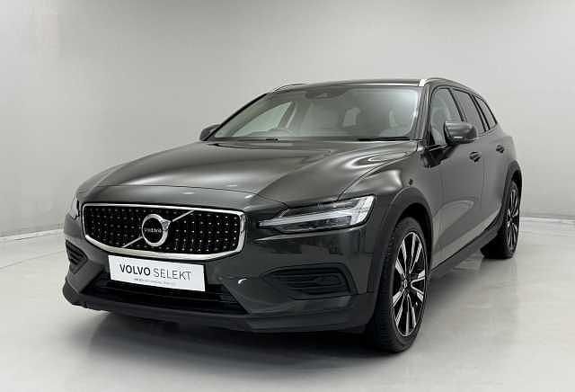 Used Volvo V60 CC 247 HP (181 kW) 2022 Estate