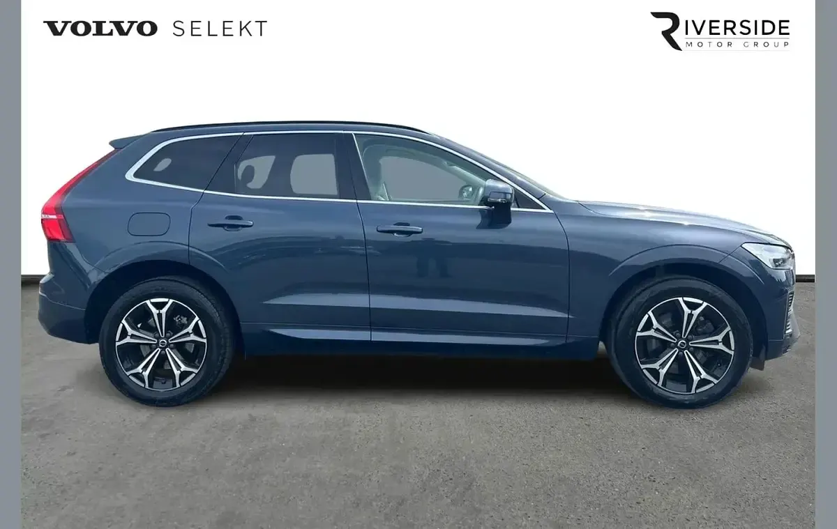 Used Volvo XC60 Momentum 194 HP (142 kW) 2022 Blue SUV