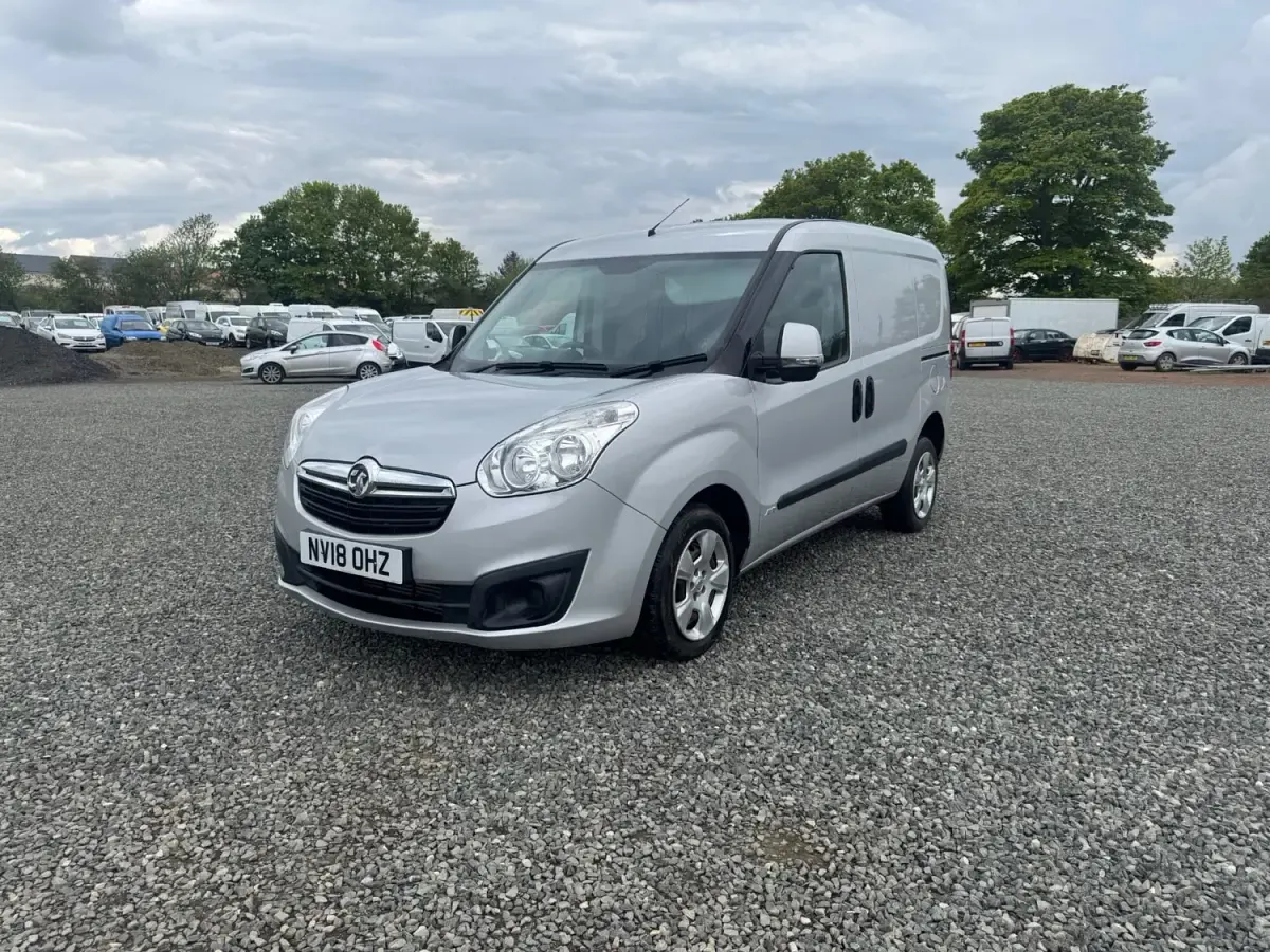 Second-hand Vauxhall Combo Sportive 95 CP (69 kW) 2018 Argintiu Monovolum