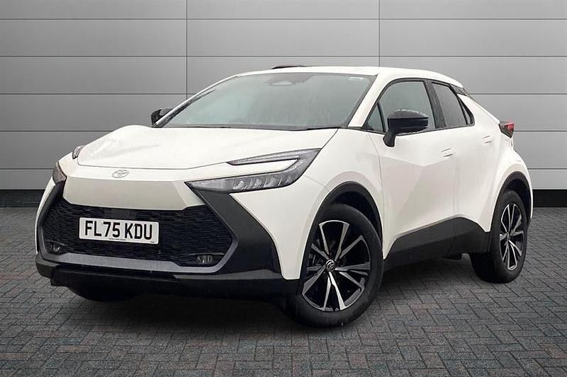 New Toyota C-HR Design 140 HP (102 kW) 2025 Pure white SUV