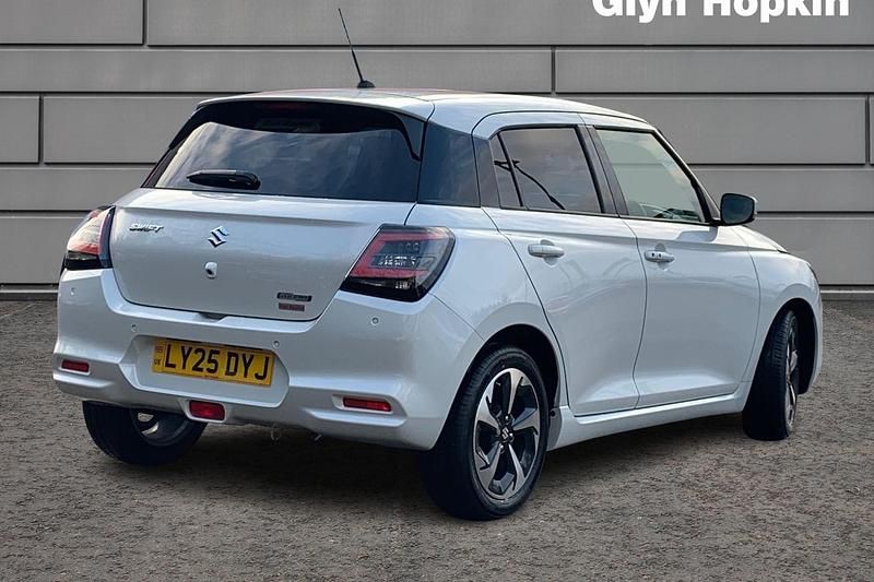 Used Suzuki Swift 82 HP (60 kW) 2025 White Hatchback