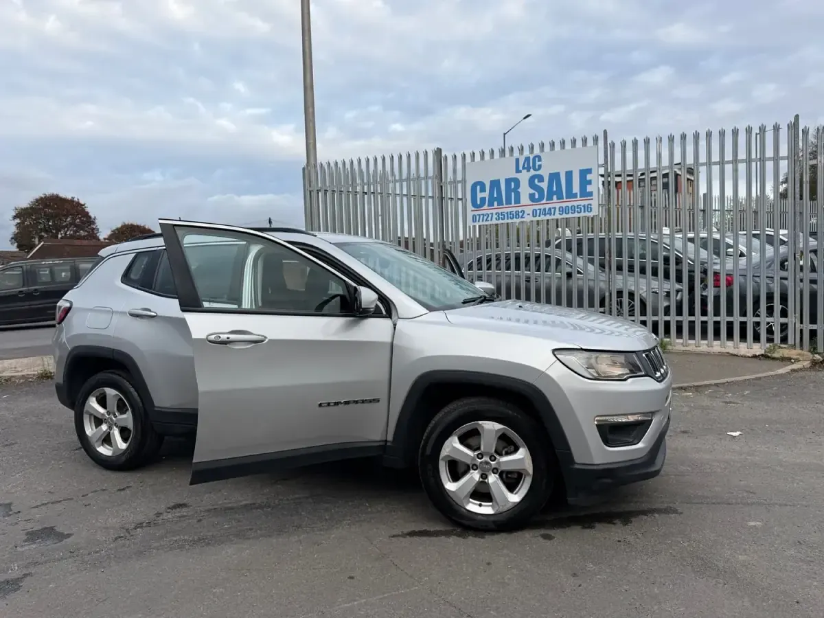 Usado Jeep Compass Longitude 140 CV (102 kW) 2018 Plateado SUV