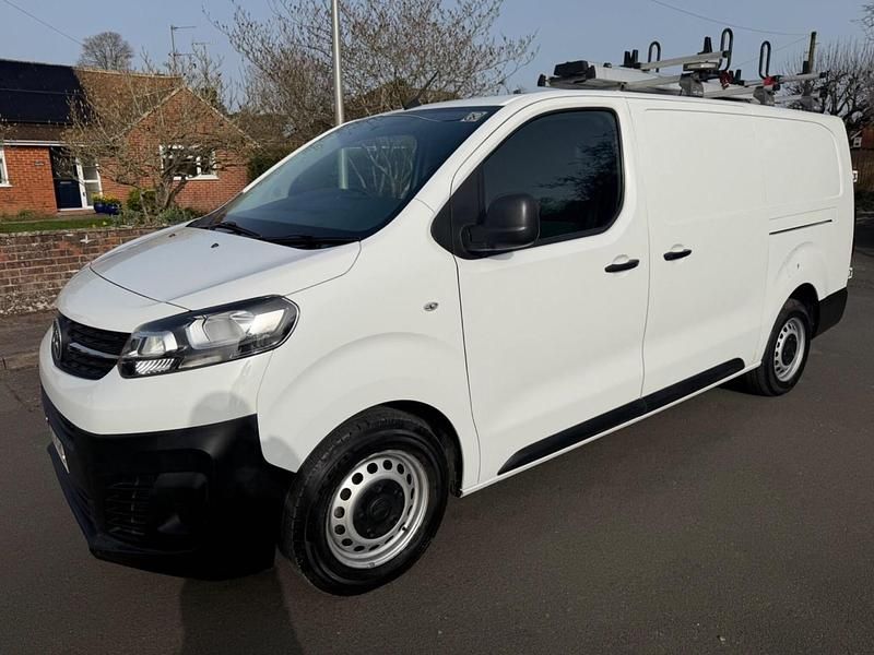 Used Vauxhall Vivaro Edition 120 HP (88 kW) 2020 White MPV
