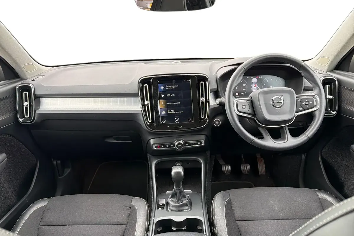 Used Volvo XC40 Momentum 156 HP (114 kW) 2019 Black SUV
