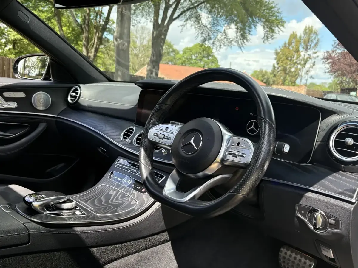 Usado Mercedes E400 AMG line 340 HP (250 kW) 2019 Preto Carrinha