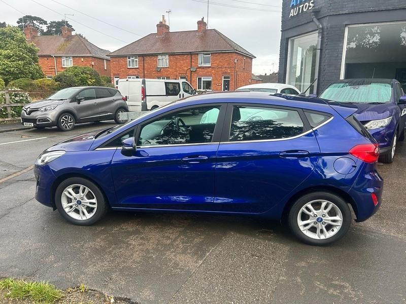 Usado Ford Fiesta Zetec 100 HP (73 kW) 2017 Azul Citadino