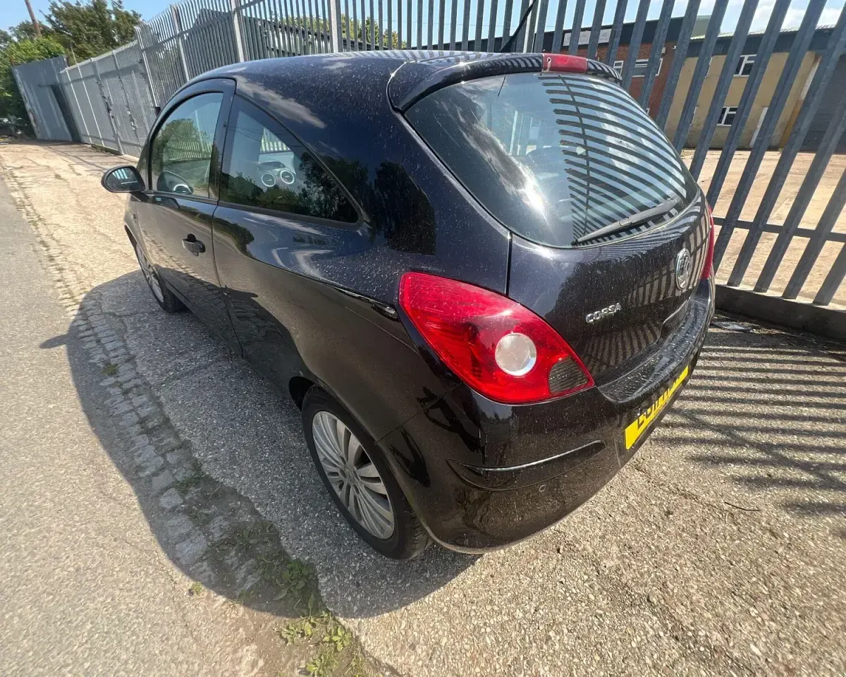 Used Vauxhall Corsa 90 HP (66 kW) 2011 Black Hatchback