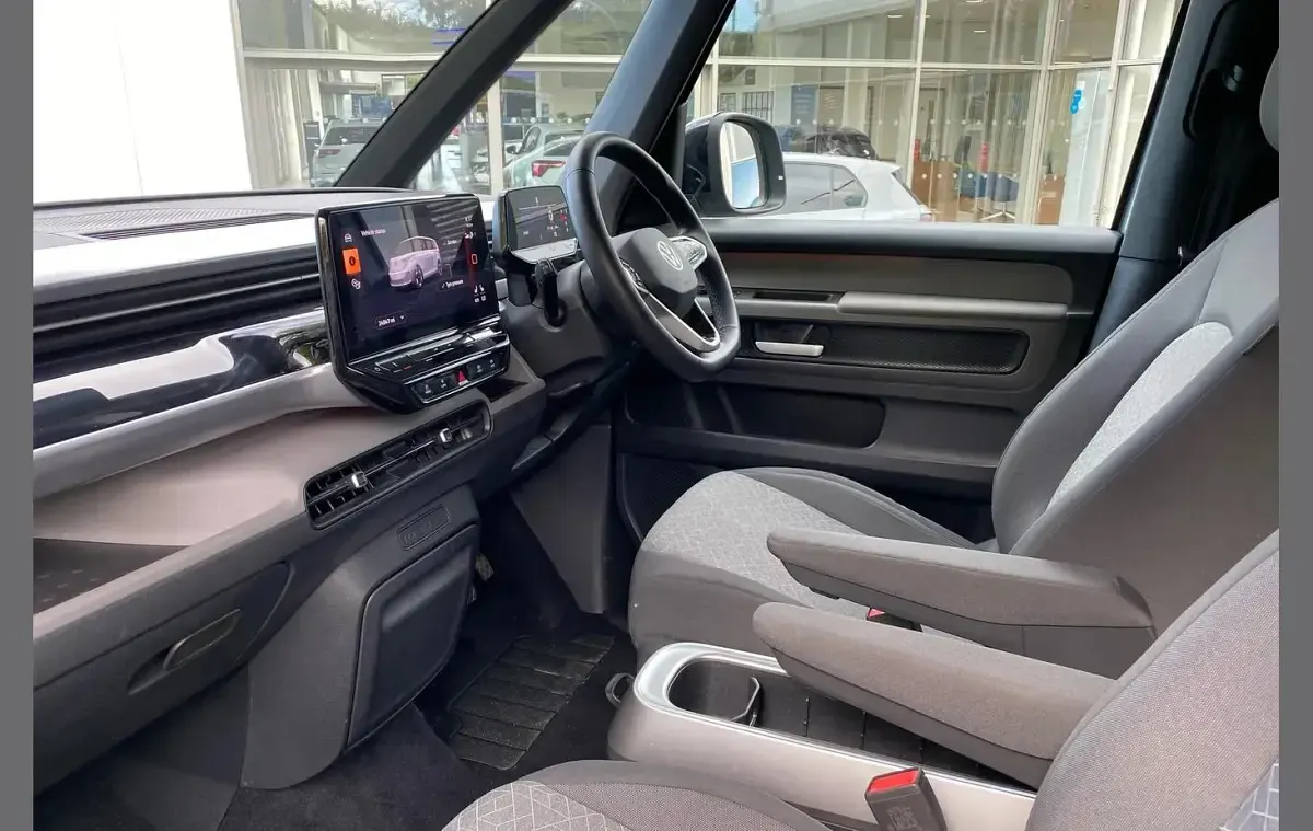 Usado VW ID. Buzz Pro 150 kW (204 HP) 2023 Prateado Monovolume