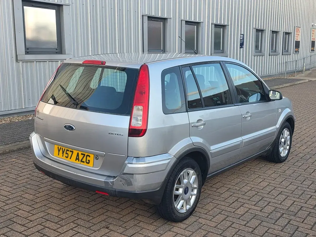 Used Ford Fusion Zetec 101 HP (74 kW) 2007 Silver Hatchback
