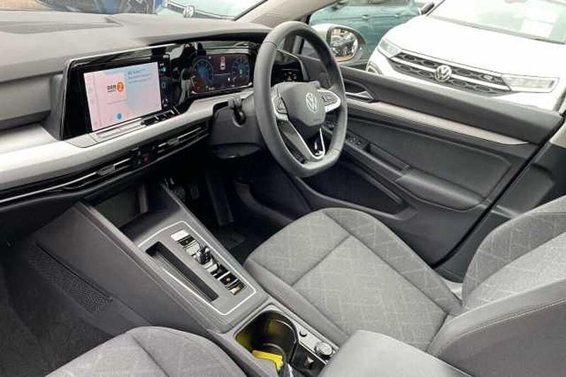 Used VW Golf VIII Life 150 HP (110 kW) 2024 Silver Hatchback