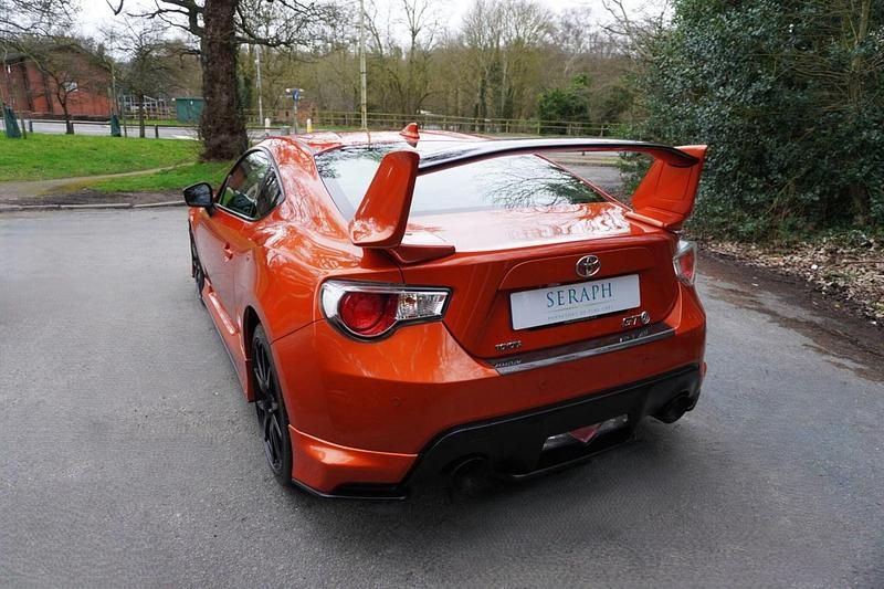 Used Toyota GT86 Aero 197 HP (144 kW) 2016 Orange Coupe