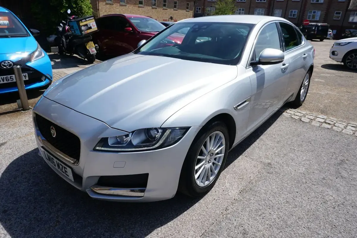 Used Jaguar XF Prestige 160 HP (117 kW) 2016 Silver Sedan