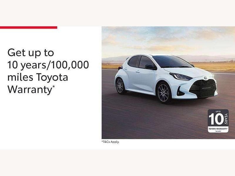 Used Toyota Yaris Hybrid Design 116 HP (85 kW) 2023 Silver metallic Hatchback