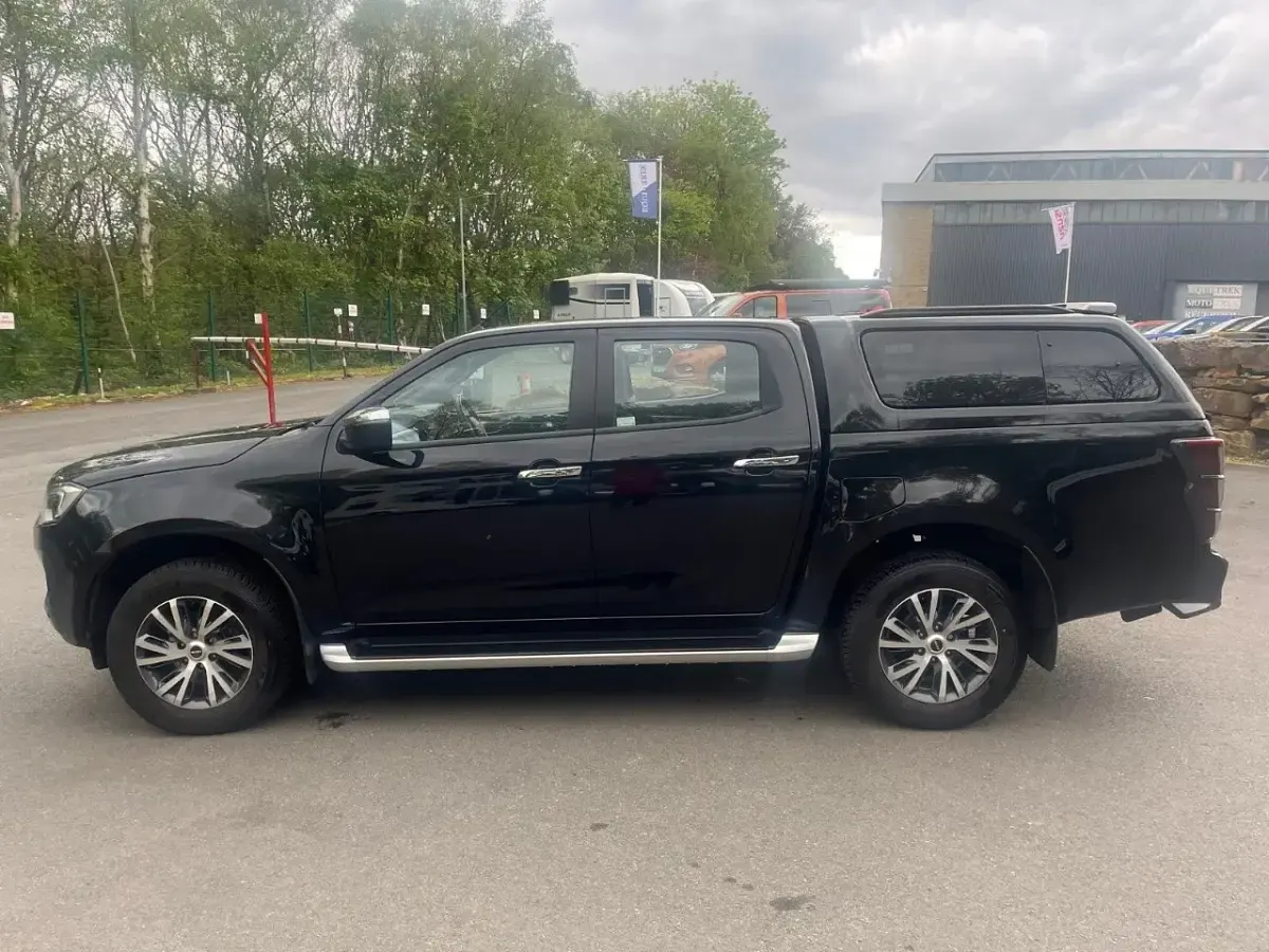 Used Isuzu D-Max 2025 Black Pickup