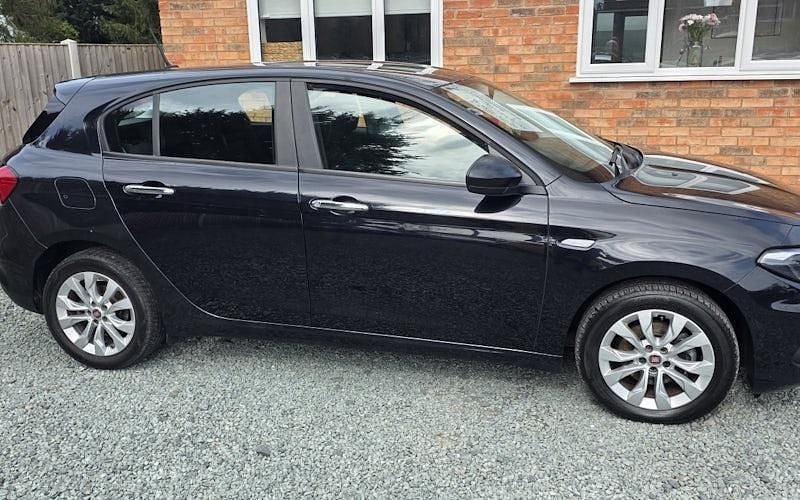 Used Fiat Tipo Easy Plus 120 HP (88 kW) 2018 Black Hatchback