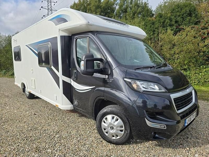 Begagnad Peugeot Boxer 2016 Grå Van
