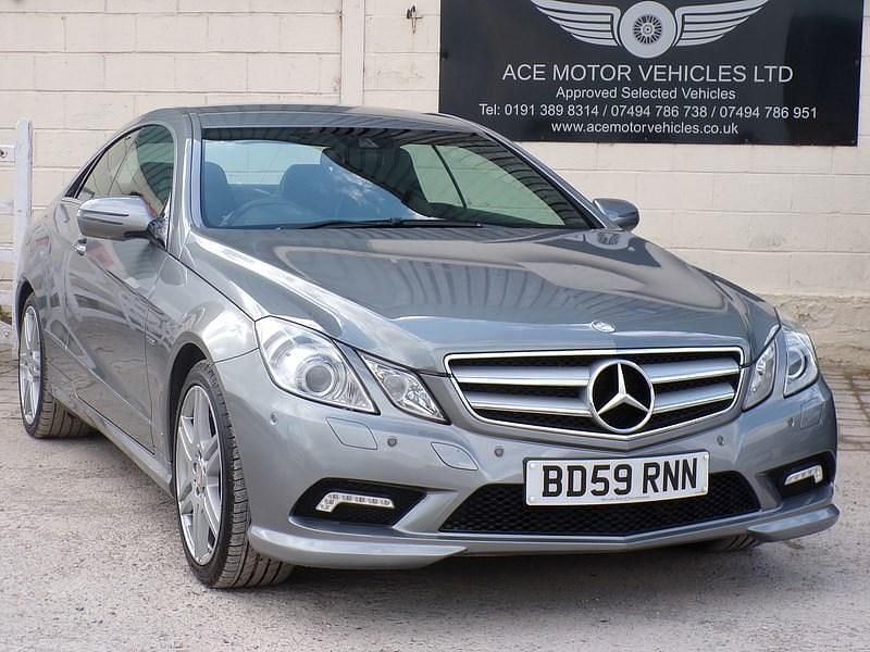 Begagnad Mercedes E350 2009 Silver Sportkupé