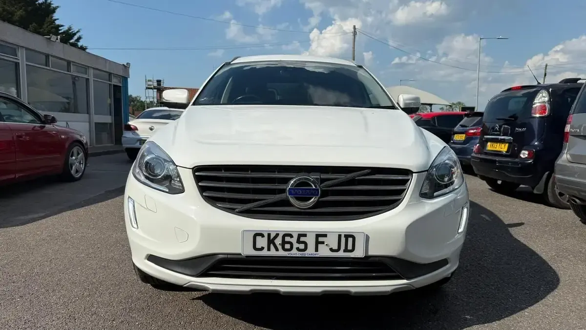 Used Volvo XC60 SE Lux 190 HP (139 kW) 2015 White SUV