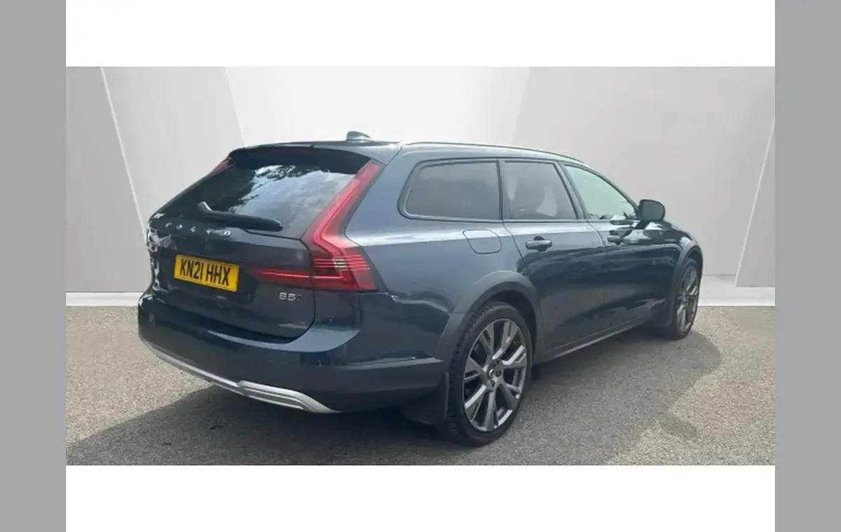 Used Volvo V90 CC 232 HP (170 kW) 2021 Blue Estate