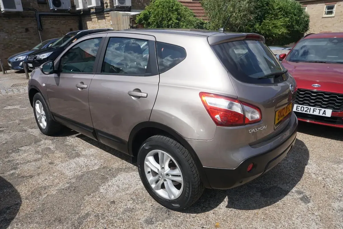 Used Nissan Qashqai Acenta 117 HP (86 kW) 2012 Beige SUV
