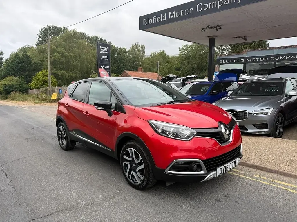 Used Renault Captur Signature 90 HP (66 kW) 2016 Red/black SUV