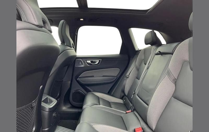 Second-hand Volvo XC60 Ultimate 449 CP (330 kW) 2024 Alb SUV