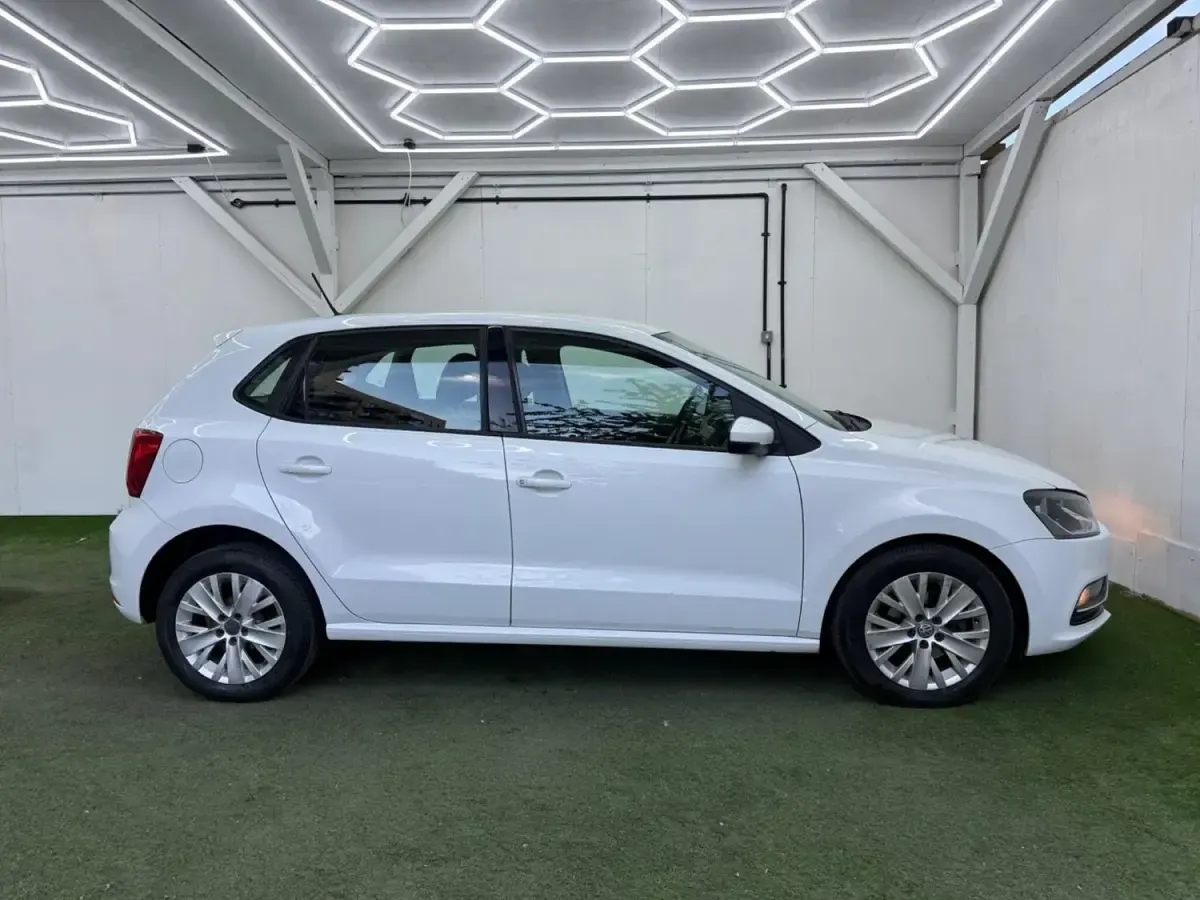 Usado VW Polo SE 60 HP (44 kW) 2015 Branco Citadino