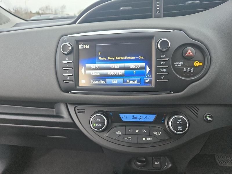 Used Toyota Yaris Hybrid 99 HP (72 kW) 2018 Black Hatchback