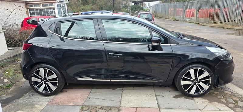 Used Renault Clio IV Dynamique 2016 Black Hatchback