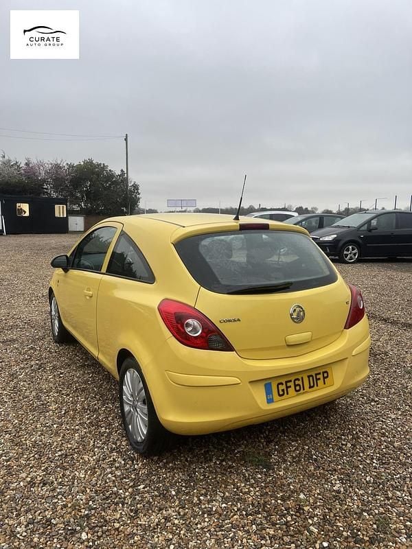 Used Vauxhall Corsa Excite 85 HP (62 kW) 2011 Yellow Hatchback