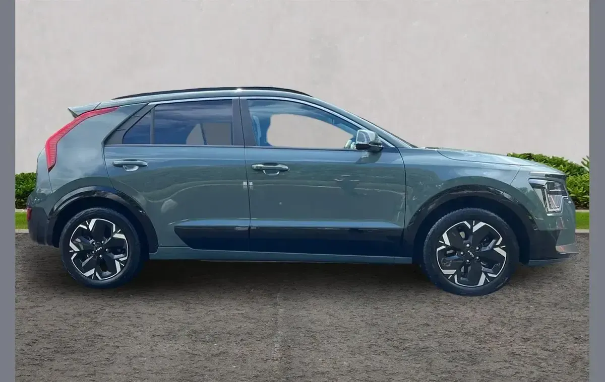 Begagnad Kia e-Niro 150 kW (204 HK) 2025 Grön SUV