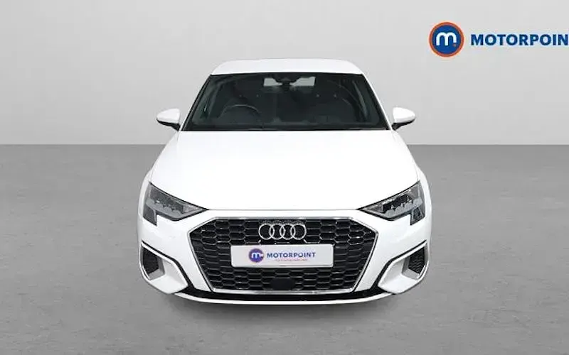 Begagnad Audi A3 Sport 150 HK (110 kW) 2023 Vit Sedan