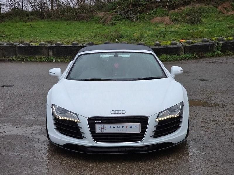 Begagnad Audi R8 Spyder Design 430 HK (316 kW) 2012 Vit Cab