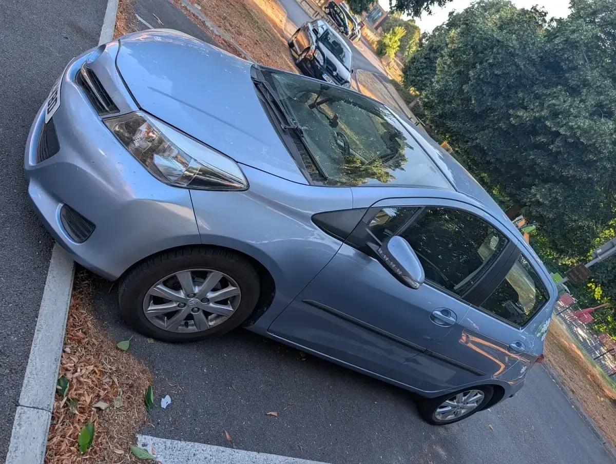 Used Toyota Yaris Multidrive S 99 HP (72 kW) 2012 Blue Hatchback