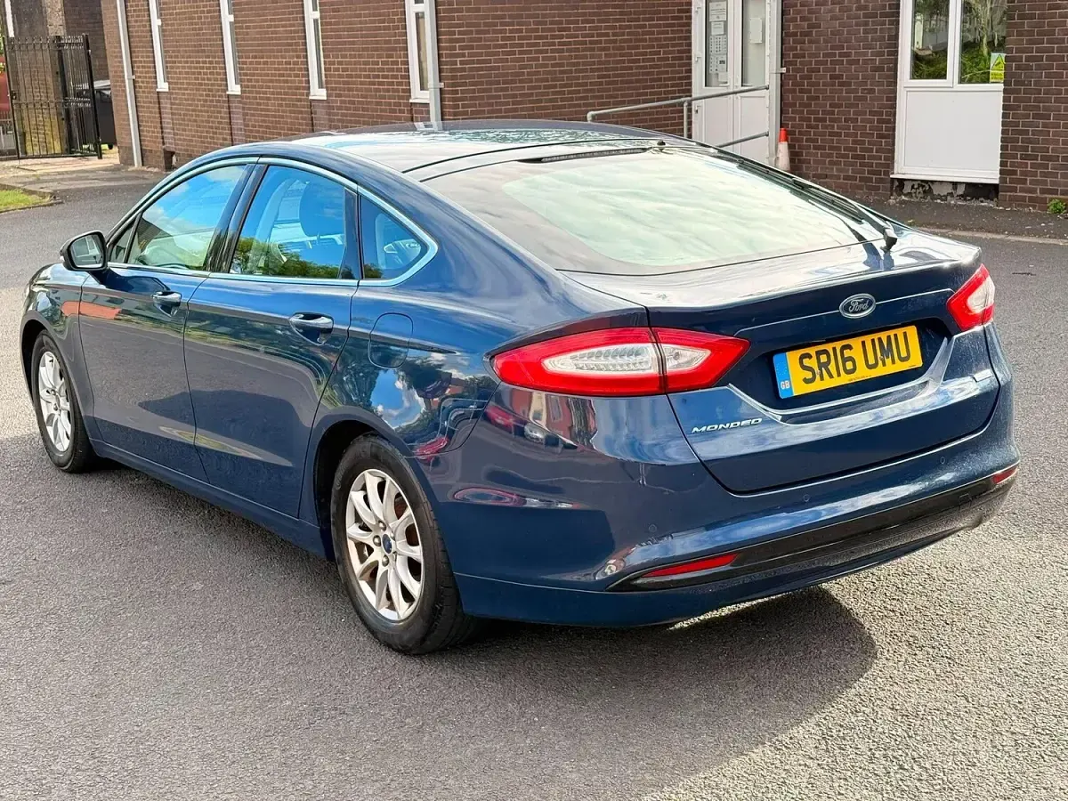 Used Ford Mondeo Titanium 120 HP (88 kW) 2016 Blue Hatchback