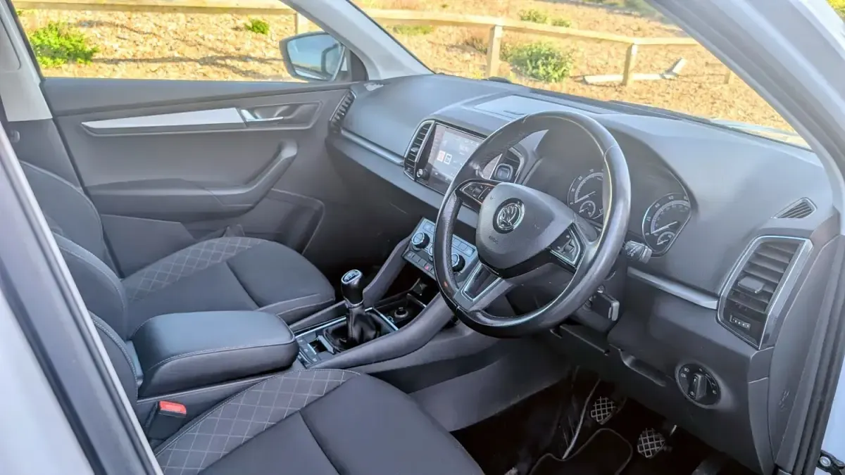 Used Skoda Karoq SE 115 HP (84 kW) 2020 White SUV