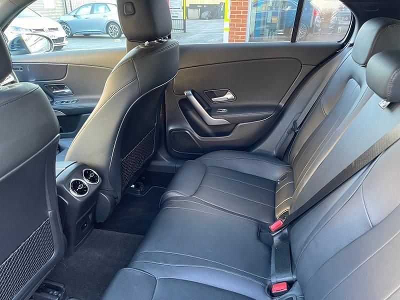 Used Mercedes A180 Executive 136 HP (100 kW) 2022 Blue Hatchback