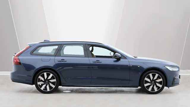 Used Volvo V90 Plus 350 HP (257 kW) 2025 Estate