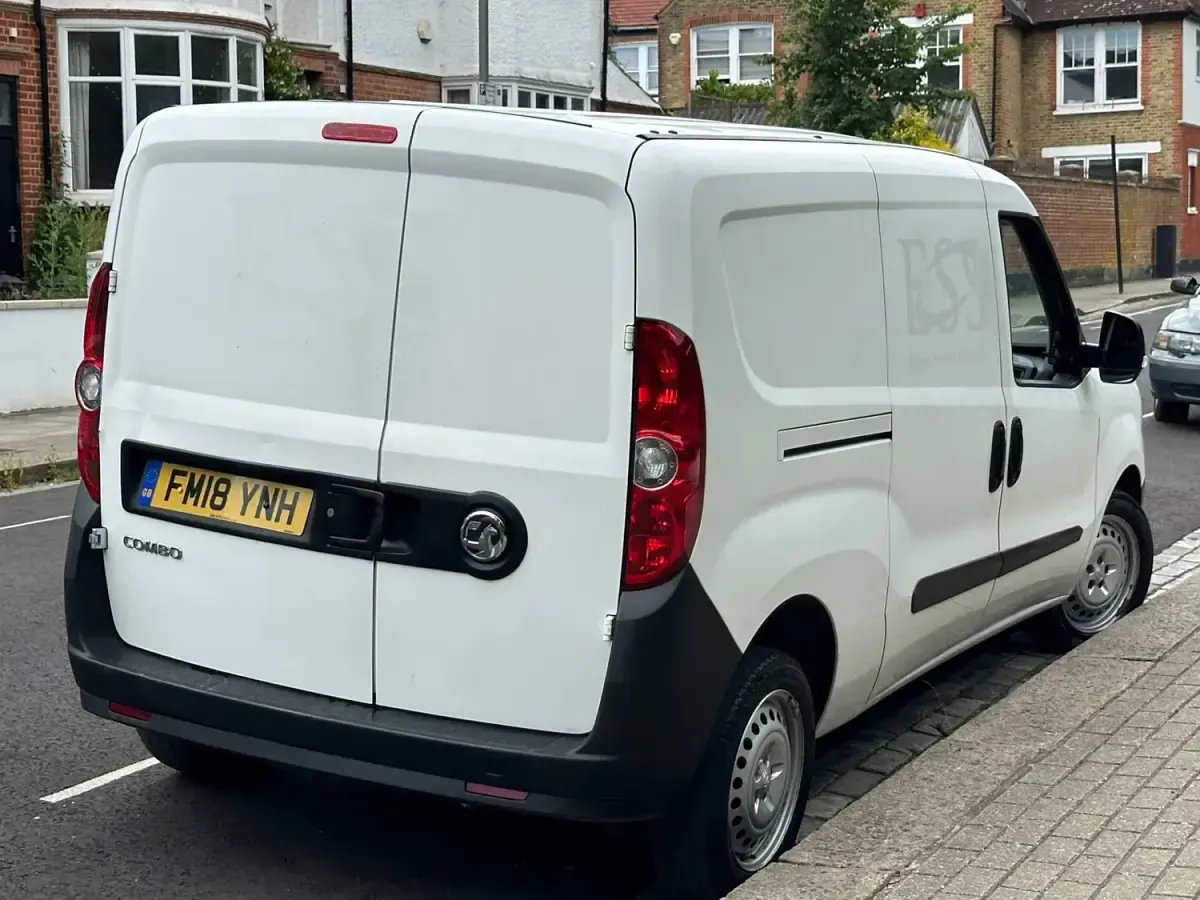 Begagnad Vauxhall Combo 2018 Vit Van