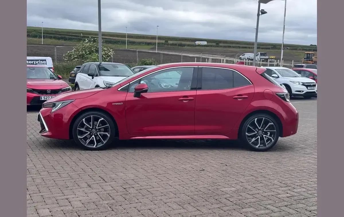 Used Toyota Corolla 180 HP (132 kW) 2020 Red Hatchback