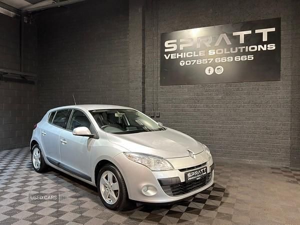 Used Renault Mégane III Dynamique 110 HP (80 kW) 2011 Silver Hatchback