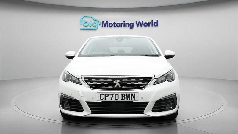 Used Peugeot 308 Allure Premium 130 HP (95 kW) 2021 White Hatchback