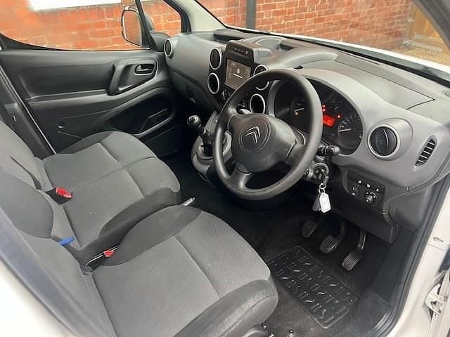 Used Citroën Berlingo 75 HP (55 kW) 2018 White MPV