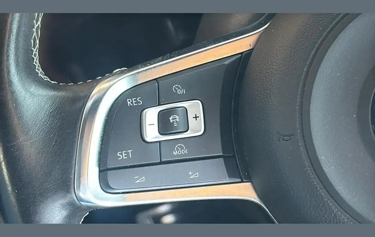 Used VW Golf VII R-line 147 HP (108 kW) 2016 Silver Hatchback