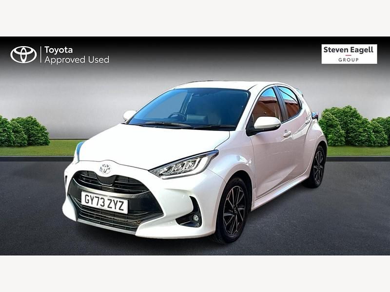 Used Toyota Yaris Hybrid Design 2024 White Hatchback