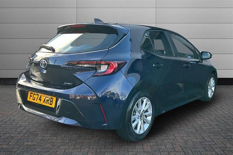 Used Toyota Corolla 140 HP (102 kW) 2024 Blue Hatchback