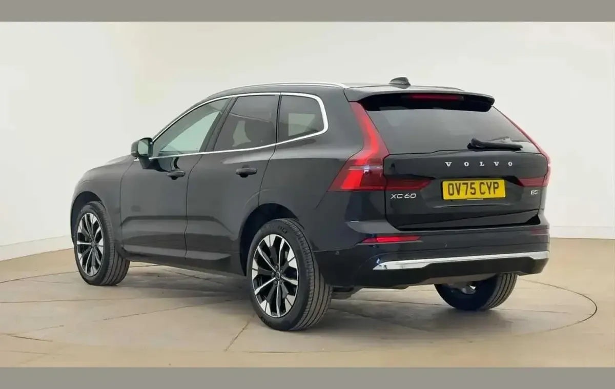 Begagnad Volvo XC60 Ultra 247 HK (181 kW) 2025 Svart SUV