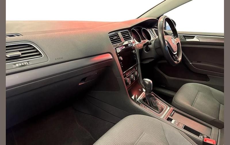 Used VW Golf VIII Edition 147 HP (108 kW) 2020 Silver Hatchback