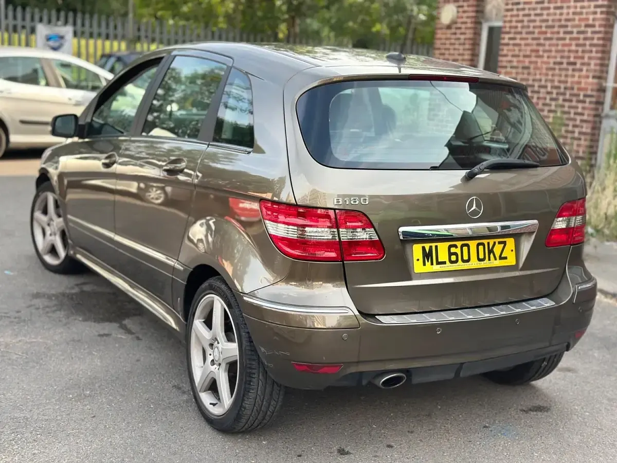 Used Mercedes B180 116 HP (85 kW) 2010 Brown MPV